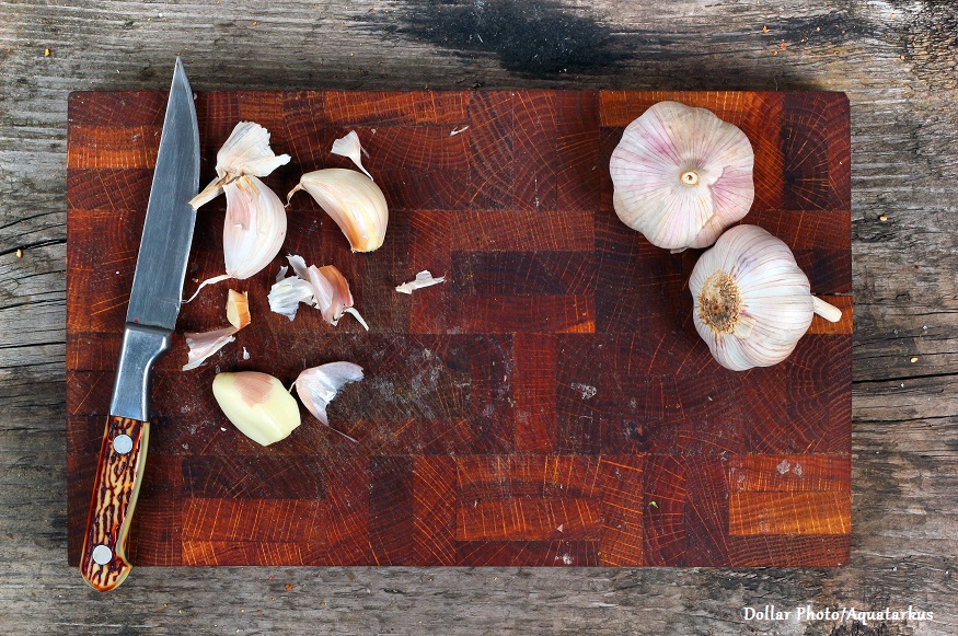 Low-Carb and Low Calorie Roasted Garlic Soup Recipe